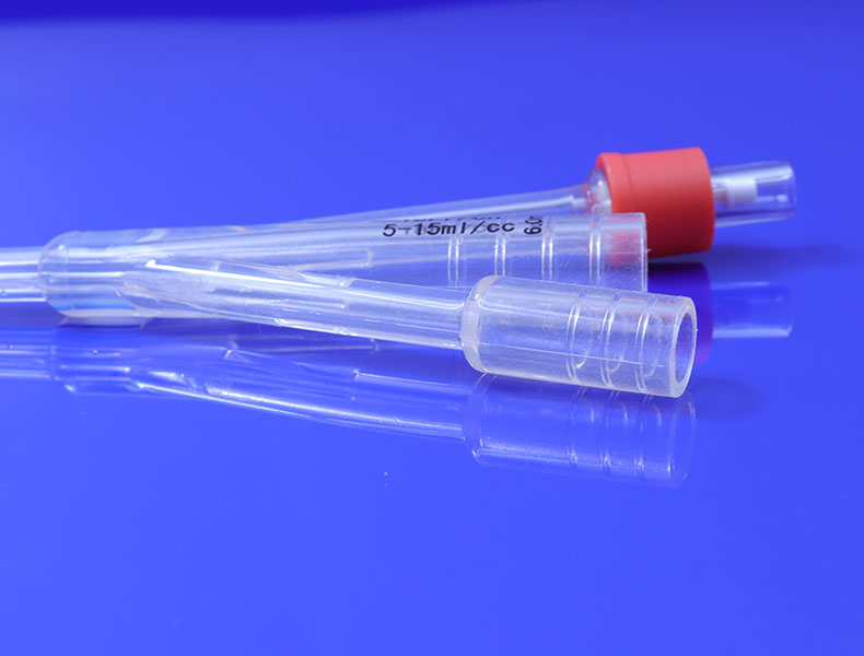 三腔導(dǎo)尿管哪個是用來沖洗膀胱的？