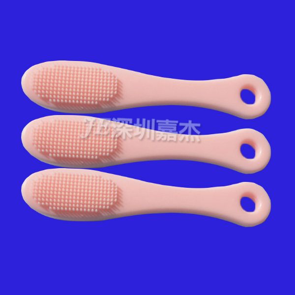 還在用普通的方法洗臉嗎？可以試試硅膠洗臉刷！