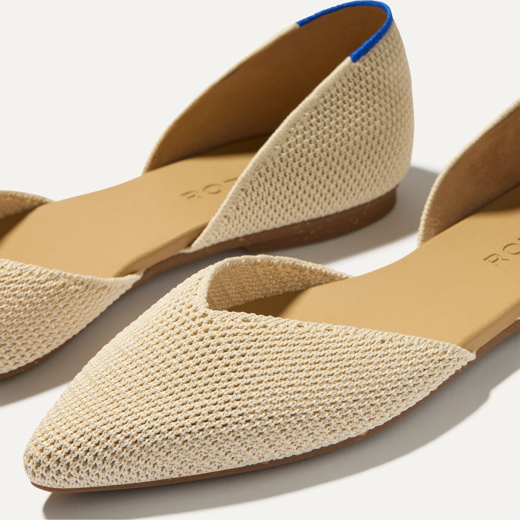 The D'Orsay Point - Conch Raffia-Knit