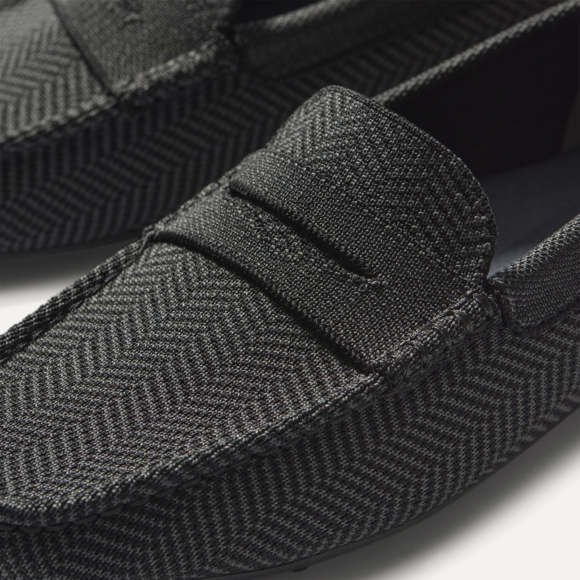 The Men's Daily Driver - Carbon Herringbone